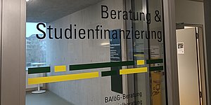 Symbolbild: Foto Eingangstuer Bafoeg-Amt