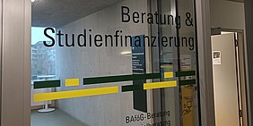 Symbolbild: Foto Eingangstuer Bafoeg-Amt