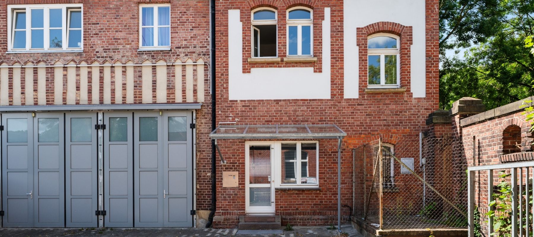 Nebeneingang auf der Seite der Hegelsbergstraße 22.