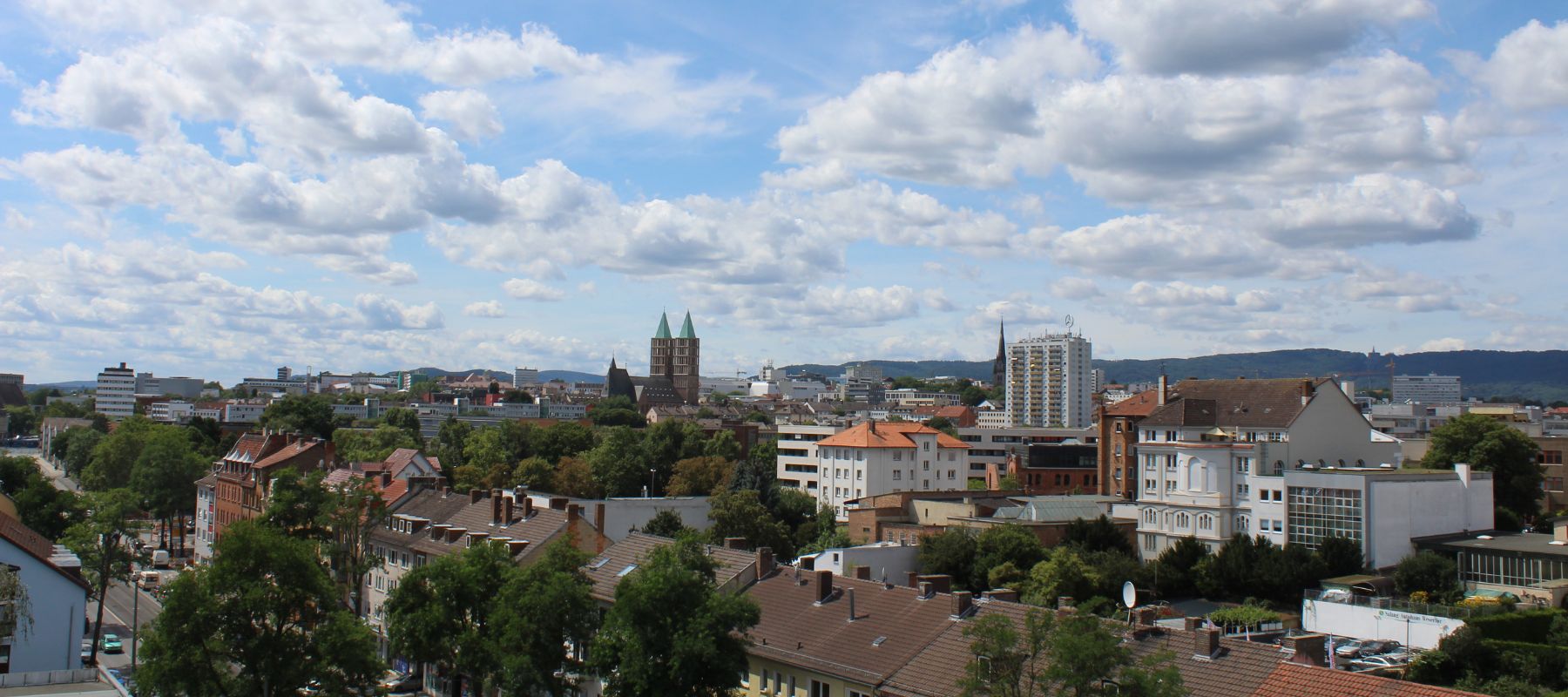 Fernblick aus den oberen Stockwerken des Wohnheims. Zu sehen ist die Innenstadt Kassels.