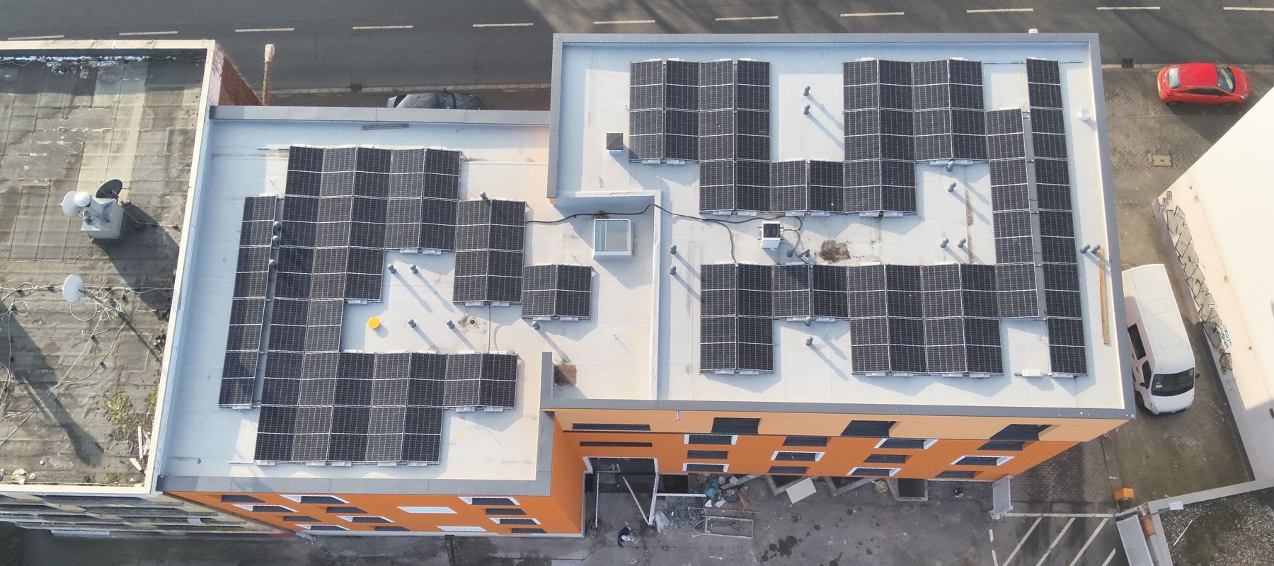Photovoltaik-Anlage auf dem Wohnheim-Dach